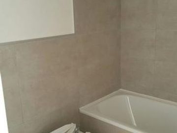 DEPTO DOS AMBIENTES CON COCHERA - FRENTE A LA ESTACION DE BANFIELD