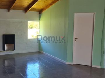 Venta de amplia casa en El Hoyo