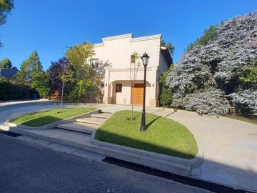 Venta Casa 5 amb permuta/financiación barrio Fincas del Lago Escobar