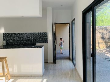 Casa amplia y luminosa de 3 dorm.