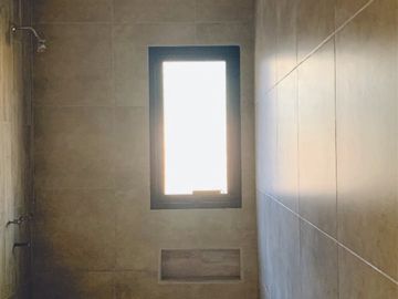 Casa amplia y luminosa de 3 dorm.