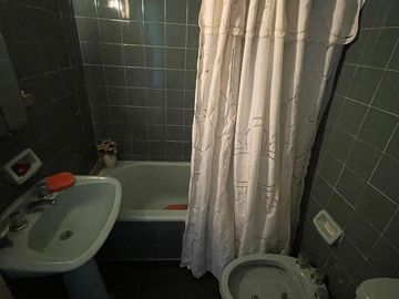 Departamento en  venta de 4 ambientes con balcón al frente Torres Prefectura - Wilde