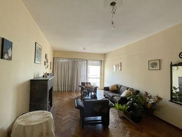 Departamento en  venta de 4 ambientes con balcón al frente Torres Prefectura - Wilde