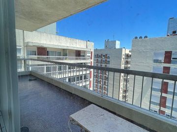 Departamento en  venta de 4 ambientes con balcón al frente Torres Prefectura - Wilde