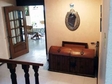 Casa en venta en Fracc. Santa Cruz Gudalupe, Zavaleta con 500m2 de jardín