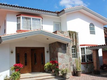 Casa en venta en Fracc. Santa Cruz Gudalupe, Zavaleta con 500m2 de jardín