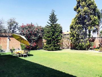 Casa en venta en Fracc. Santa Cruz Gudalupe, Zavaleta con 500m2 de jardín