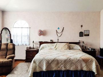 Casa en venta en Fracc. Santa Cruz Gudalupe, Zavaleta con 500m2 de jardín