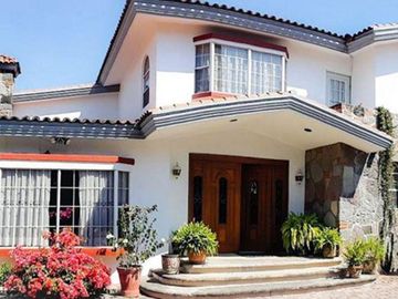 Casa en venta en Fracc. Santa Cruz Gudalupe, Zavaleta con 500m2 de jardín