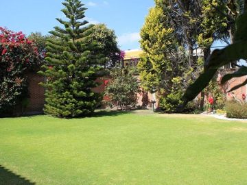 Casa en venta en Fracc. Santa Cruz Gudalupe, Zavaleta con 500m2 de jardín