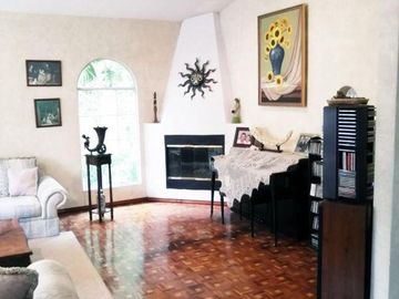 Casa en venta en Fracc. Santa Cruz Gudalupe, Zavaleta con 500m2 de jardín