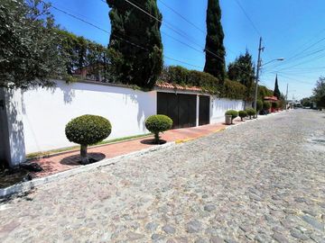 Casa en venta en Fracc. Santa Cruz Gudalupe, Zavaleta con 500m2 de jardín