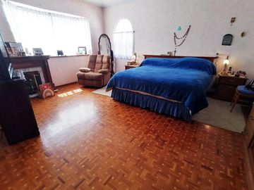 Casa en venta en Fracc. Santa Cruz Gudalupe, Zavaleta con 500m2 de jardín