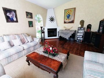 Casa en venta en Fracc. Santa Cruz Gudalupe, Zavaleta con 500m2 de jardín