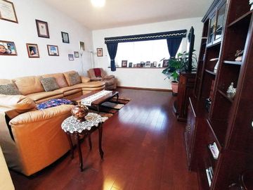 Casa en venta en Fracc. Santa Cruz Gudalupe, Zavaleta con 500m2 de jardín