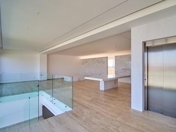 Penthouse en Venta en Vedana Residencial de 3 niveles con elevador privado