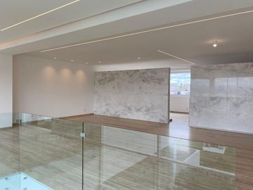 Penthouse en Venta en Vedana Residencial de 3 niveles con elevador privado