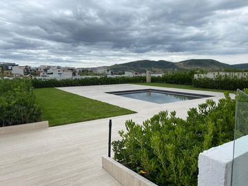 Penthouse en Venta en Vedana Residencial de 3 niveles con elevador privado