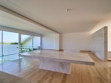 Penthouse en Venta en Vedana Residencial de 3 niveles con elevador privado