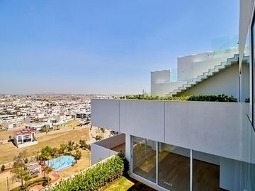 Penthouse en Venta en Vedana Residencial de 3 niveles con elevador privado