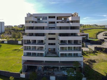 Penthouse en Venta en Vedana Residencial de 3 niveles con elevador privado