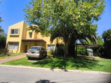 Casa en venta en San Isidro Labrador con renta