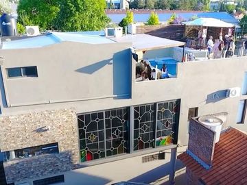 VENTA CASA ESTUDIO LOFT PILETA MARTINEZ COCHERAS