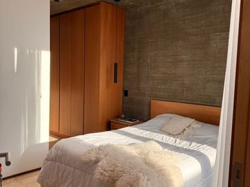 VENTA CASA 7 AMBIENTES, AREA 60. A LA LAGUNA.