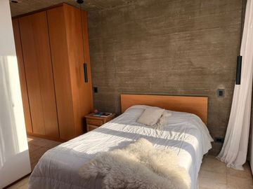 VENTA CASA 7 AMBIENTES, AREA 60. A LA LAGUNA.