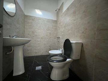 Venta Casa 3 amb. Patio y Cochera! Castelar Norte