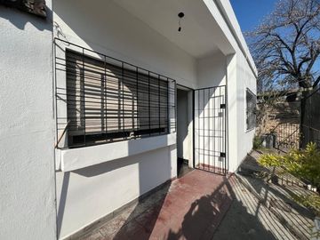 Venta Casa 3 amb. Patio y Cochera! Castelar Norte