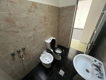 Venta Casa 3 amb. Patio y Cochera! Castelar Norte