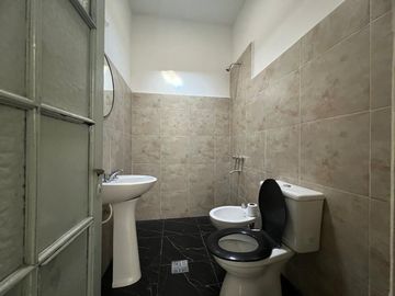 Venta Casa 3 amb. Patio y Cochera! Castelar Norte