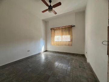 Venta Casa 3 amb. Patio y Cochera! Castelar Norte