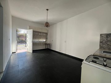 Venta Casa 3 amb. Patio y Cochera! Castelar Norte