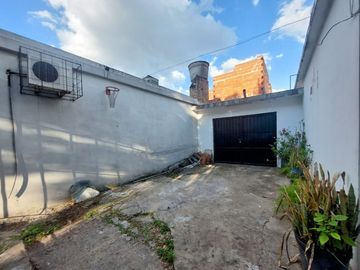 Venta Casa 3 amb. Patio y Cochera! Castelar Norte