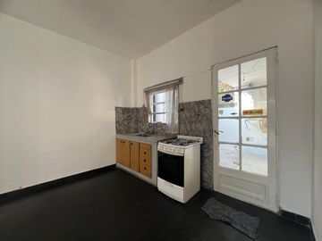 Venta Casa 3 amb. Patio y Cochera! Castelar Norte