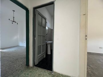 Venta Casa 3 amb. Patio y Cochera! Castelar Norte