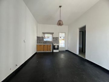 Venta Casa 3 amb. Patio y Cochera! Castelar Norte