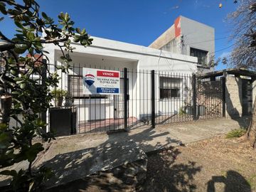 Venta Casa 3 amb. Patio y Cochera! Castelar Norte