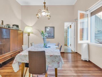 CASA EN VENTA 6 AMB PARQUE AVELLANEDA