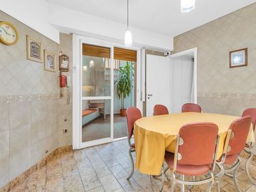 CASA EN VENTA 6 AMB PARQUE AVELLANEDA