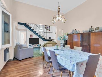 CASA EN VENTA 6 AMB PARQUE AVELLANEDA