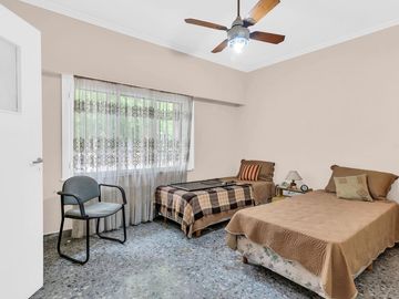 CASA EN VENTA 6 AMB PARQUE AVELLANEDA