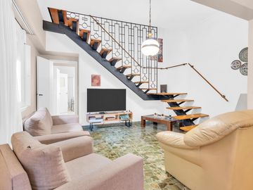 CASA EN VENTA 6 AMB PARQUE AVELLANEDA