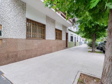 CASA EN VENTA 6 AMB PARQUE AVELLANEDA