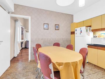 CASA EN VENTA 6 AMB PARQUE AVELLANEDA