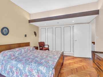 CASA EN VENTA 6 AMB PARQUE AVELLANEDA