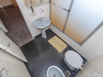 CASA EN VENTA 6 AMB PARQUE AVELLANEDA