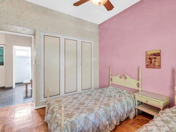 CASA EN VENTA 6 AMB PARQUE AVELLANEDA